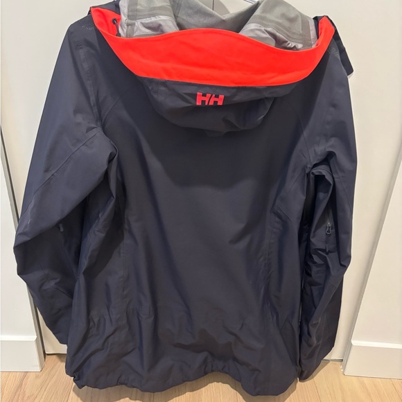 Helly Hansen women’s shell jacket, size medium, like-new, hardly worn - Picture 2 of 4